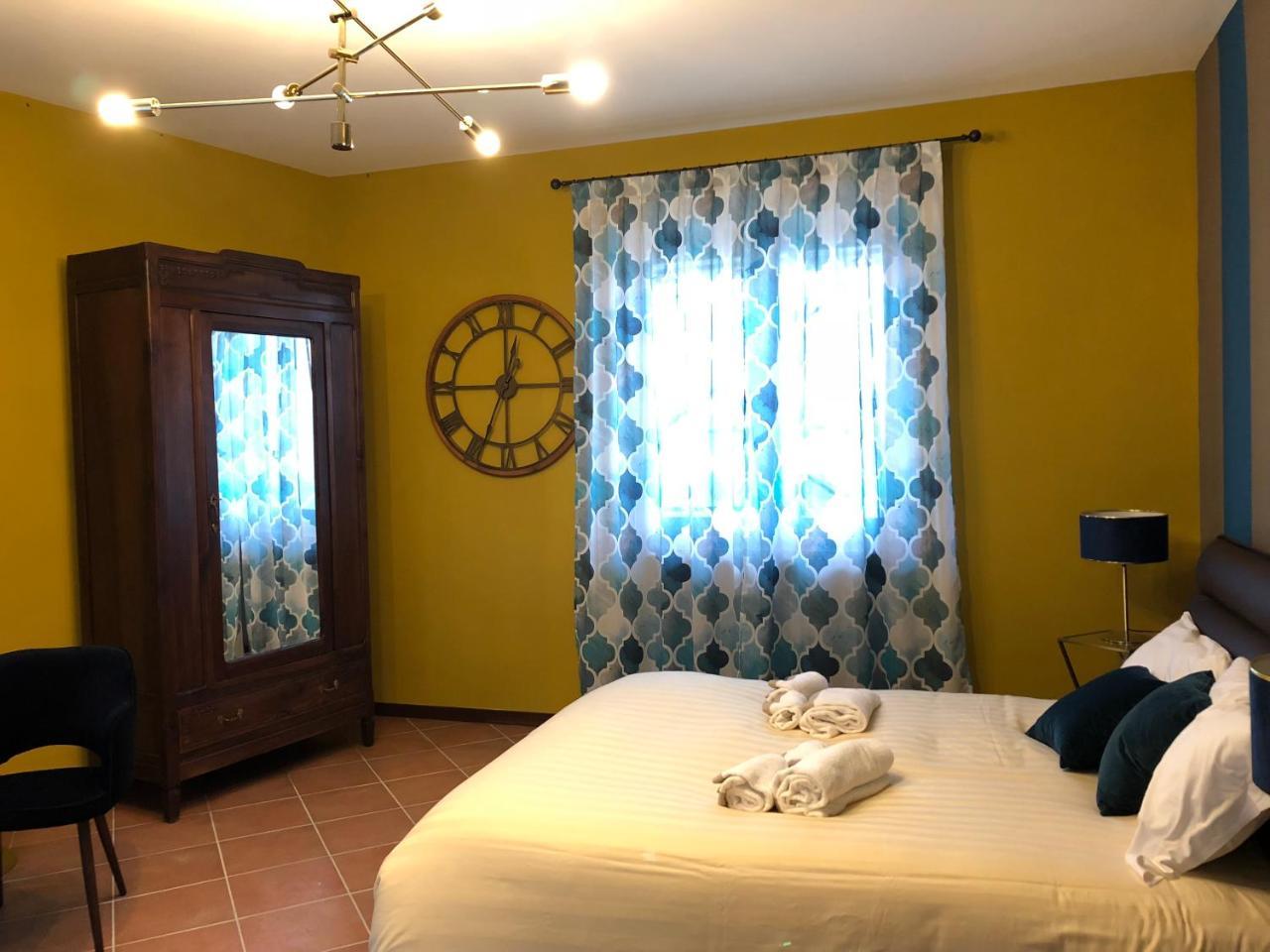 Panoramic Villa Garassino - Country Rooms And Fine Restaurant Treiso Bagian luar foto