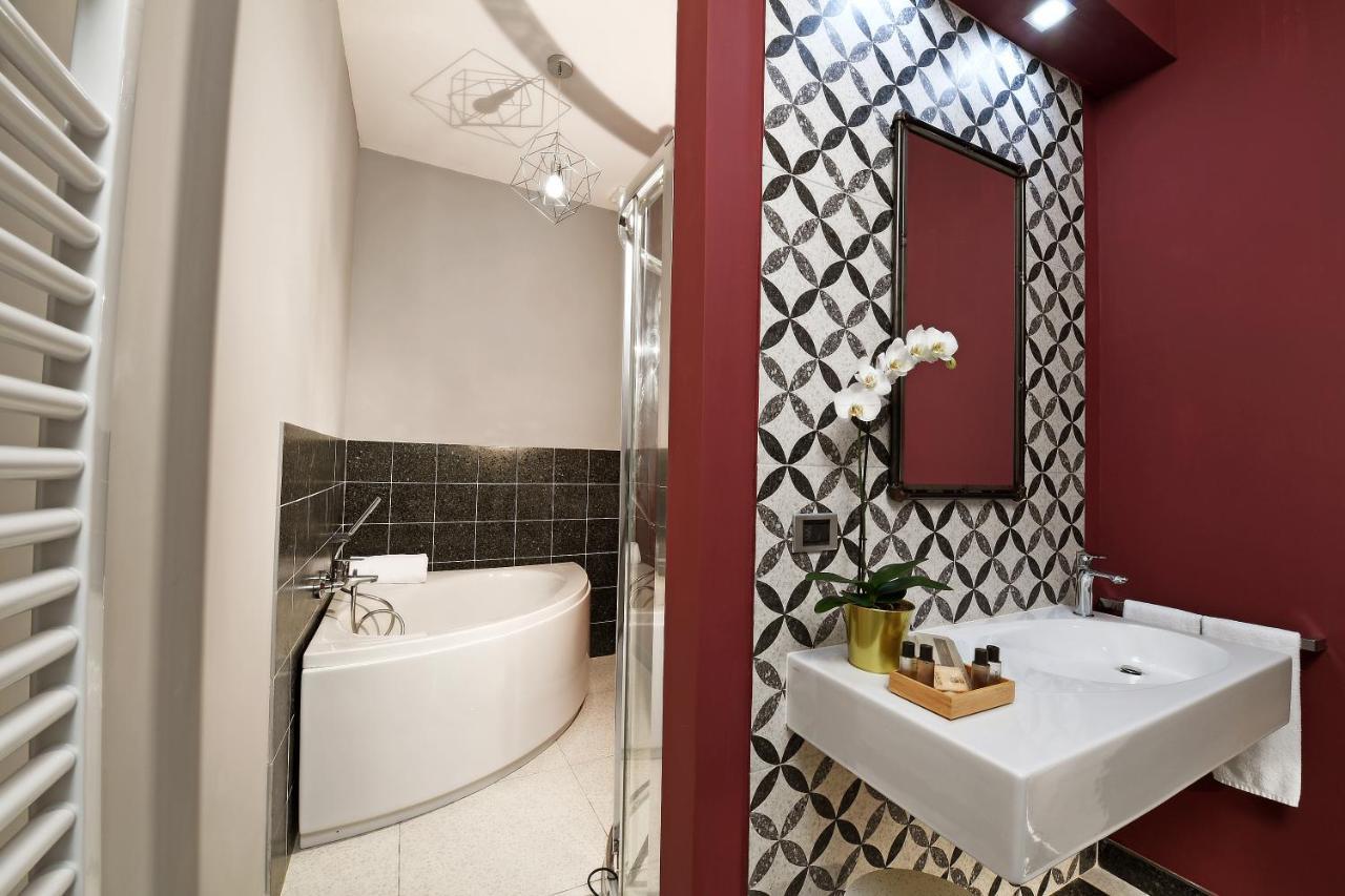 Panoramic Villa Garassino - Country Rooms And Fine Restaurant Treiso Bagian luar foto