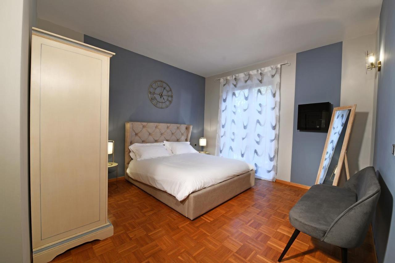 Panoramic Villa Garassino - Country Rooms And Fine Restaurant Treiso Bagian luar foto
