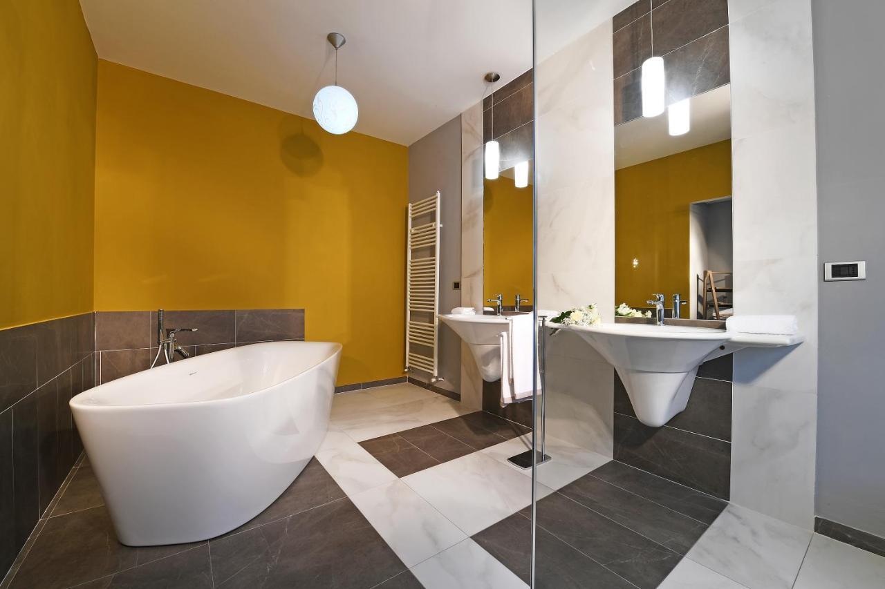 Panoramic Villa Garassino - Country Rooms And Fine Restaurant Treiso Bagian luar foto
