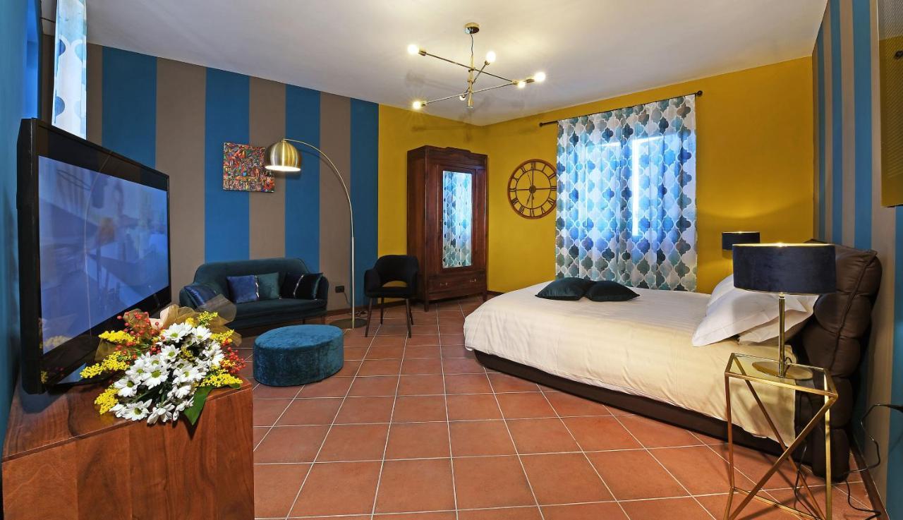 Panoramic Villa Garassino - Country Rooms And Fine Restaurant Treiso Bagian luar foto