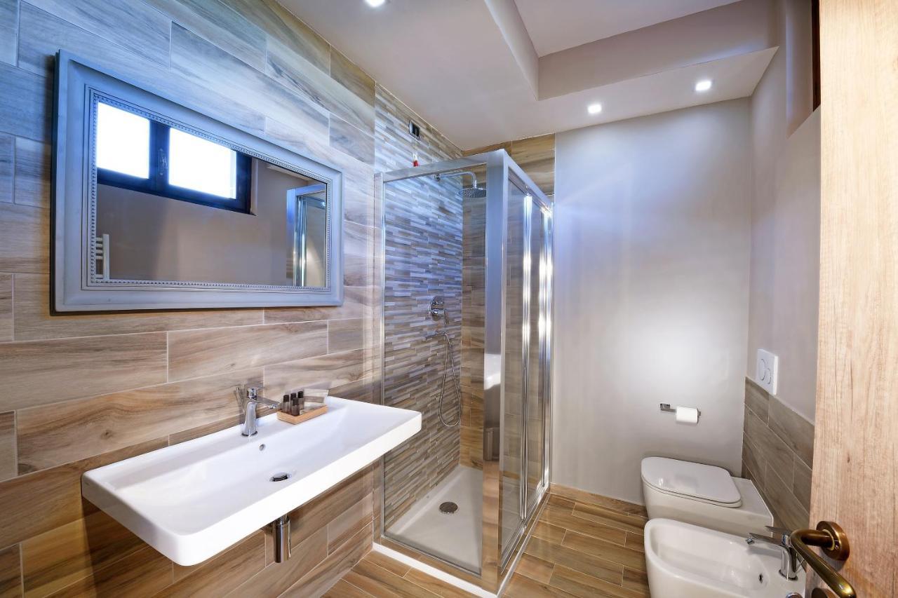 Panoramic Villa Garassino - Country Rooms And Fine Restaurant Treiso Bagian luar foto