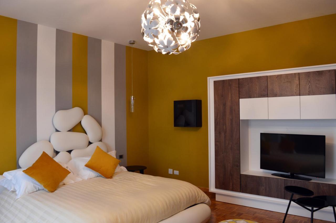 Panoramic Villa Garassino - Country Rooms And Fine Restaurant Treiso Bagian luar foto