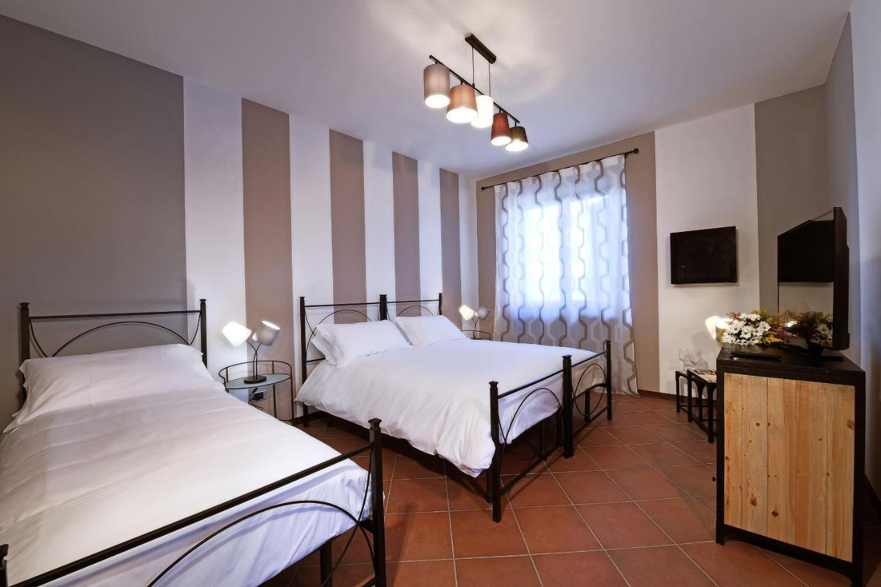 Panoramic Villa Garassino - Country Rooms And Fine Restaurant Treiso Bagian luar foto