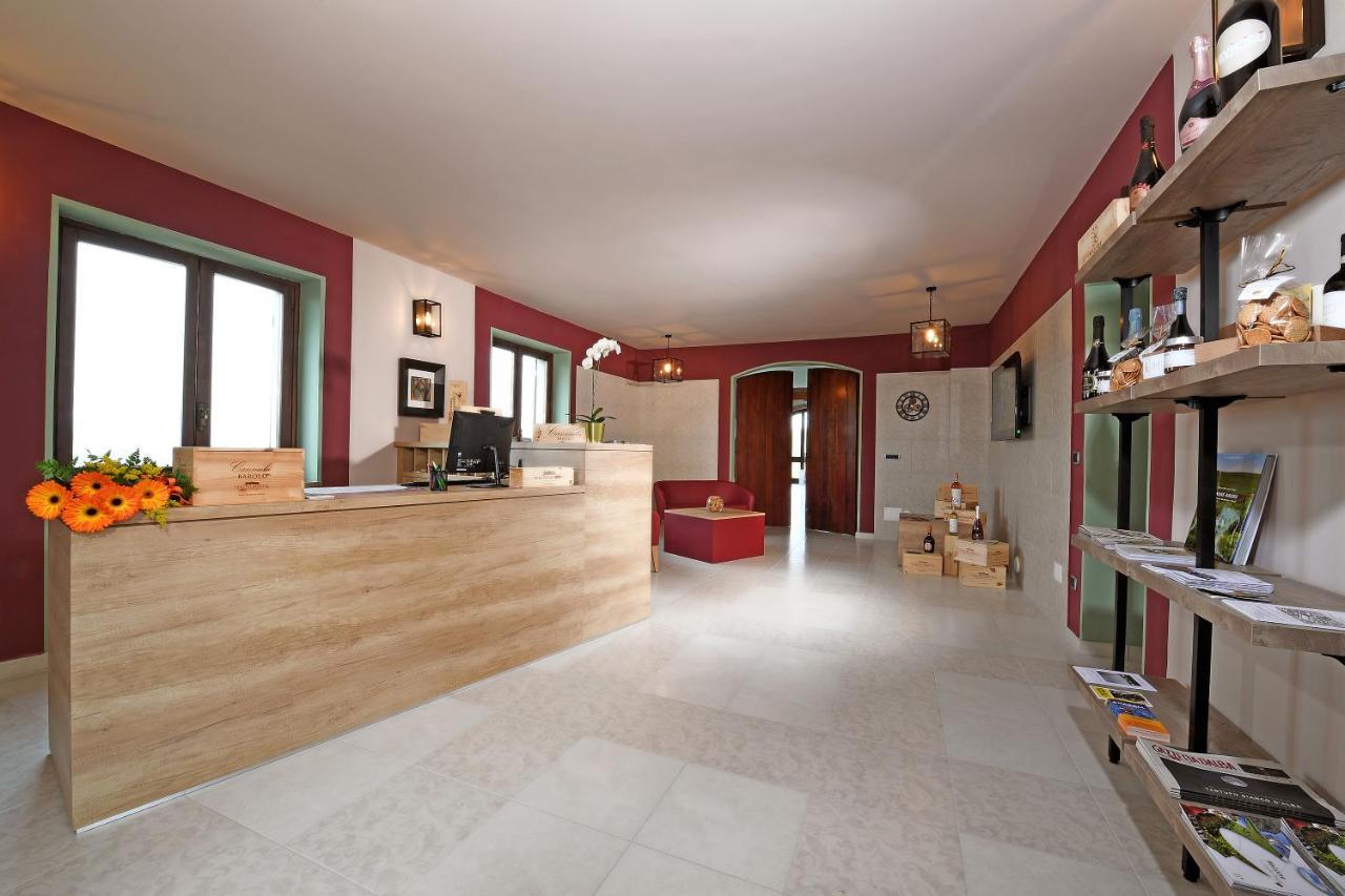 Panoramic Villa Garassino - Country Rooms And Fine Restaurant Treiso Bagian luar foto