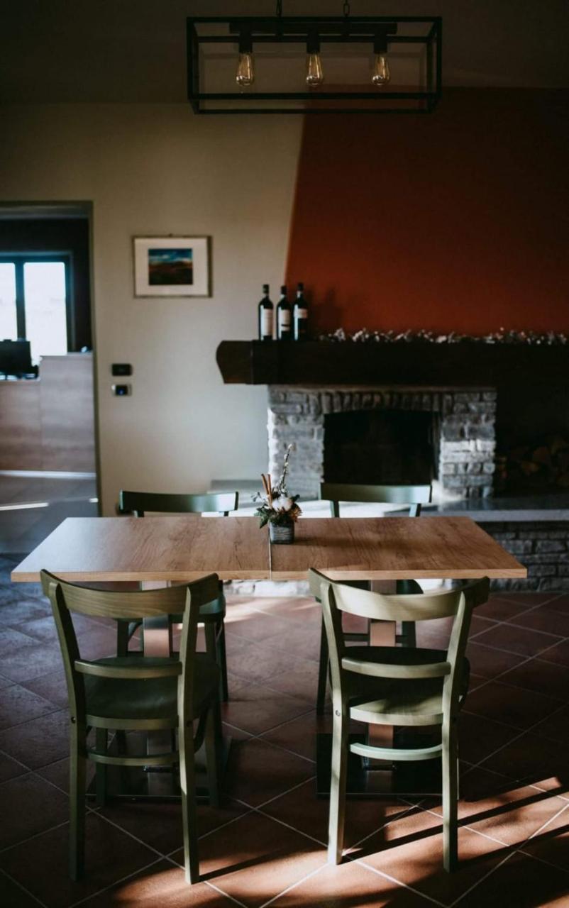 Panoramic Villa Garassino - Country Rooms And Fine Restaurant Treiso Bagian luar foto