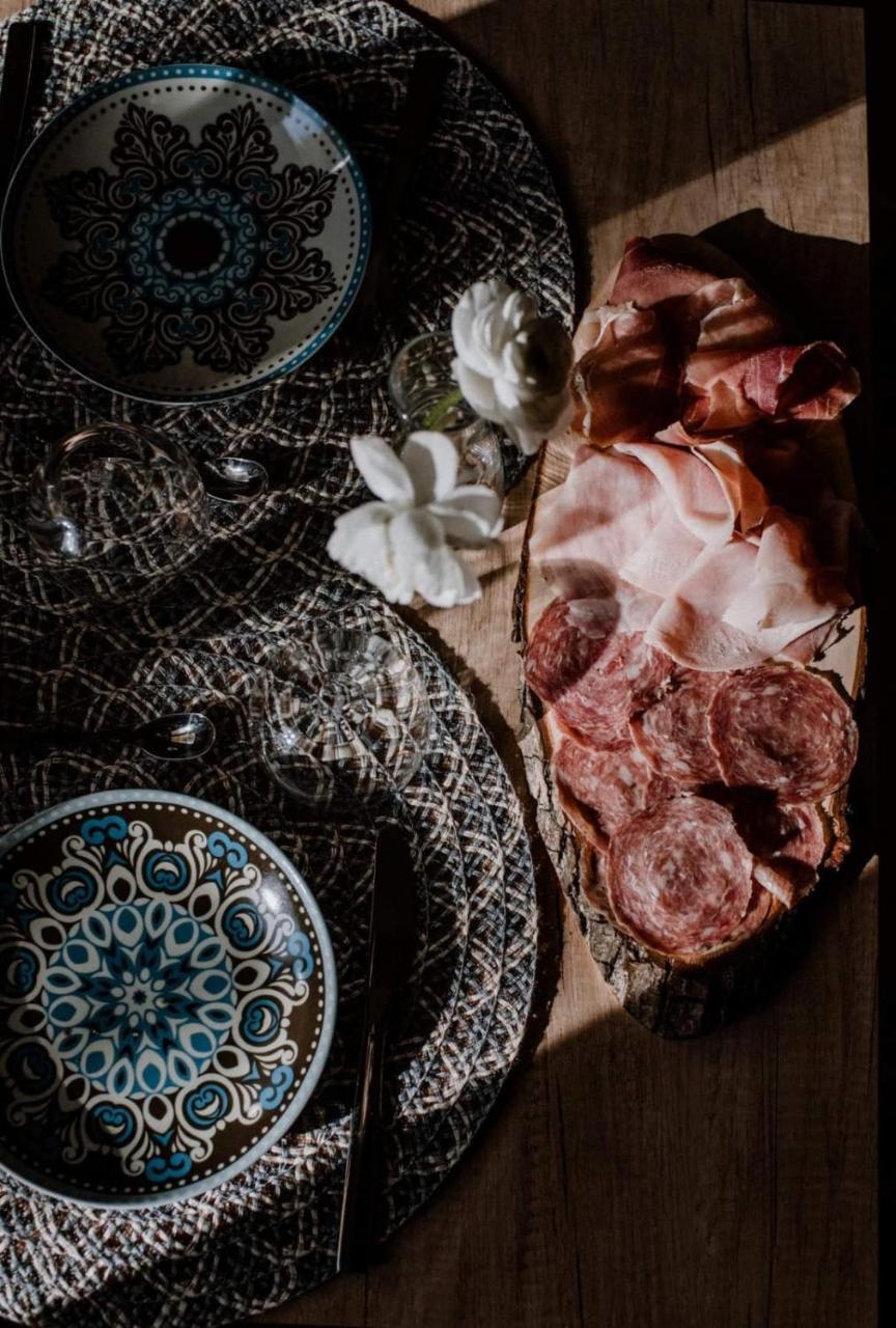 Panoramic Villa Garassino - Country Rooms And Fine Restaurant Treiso Bagian luar foto