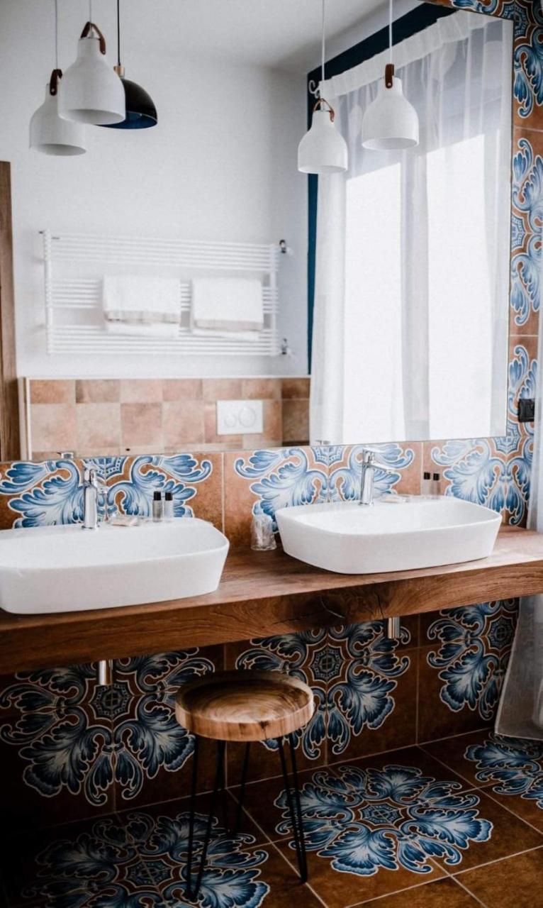 Panoramic Villa Garassino - Country Rooms And Fine Restaurant Treiso Bagian luar foto