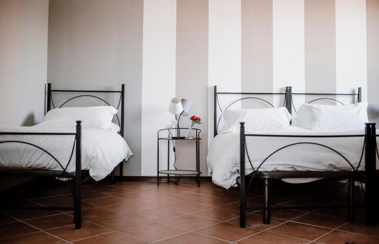 Panoramic Villa Garassino - Country Rooms And Fine Restaurant Treiso Bagian luar foto