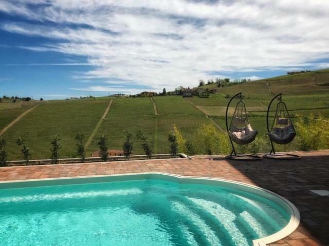 Panoramic Villa Garassino - Country Rooms And Fine Restaurant Treiso Bagian luar foto
